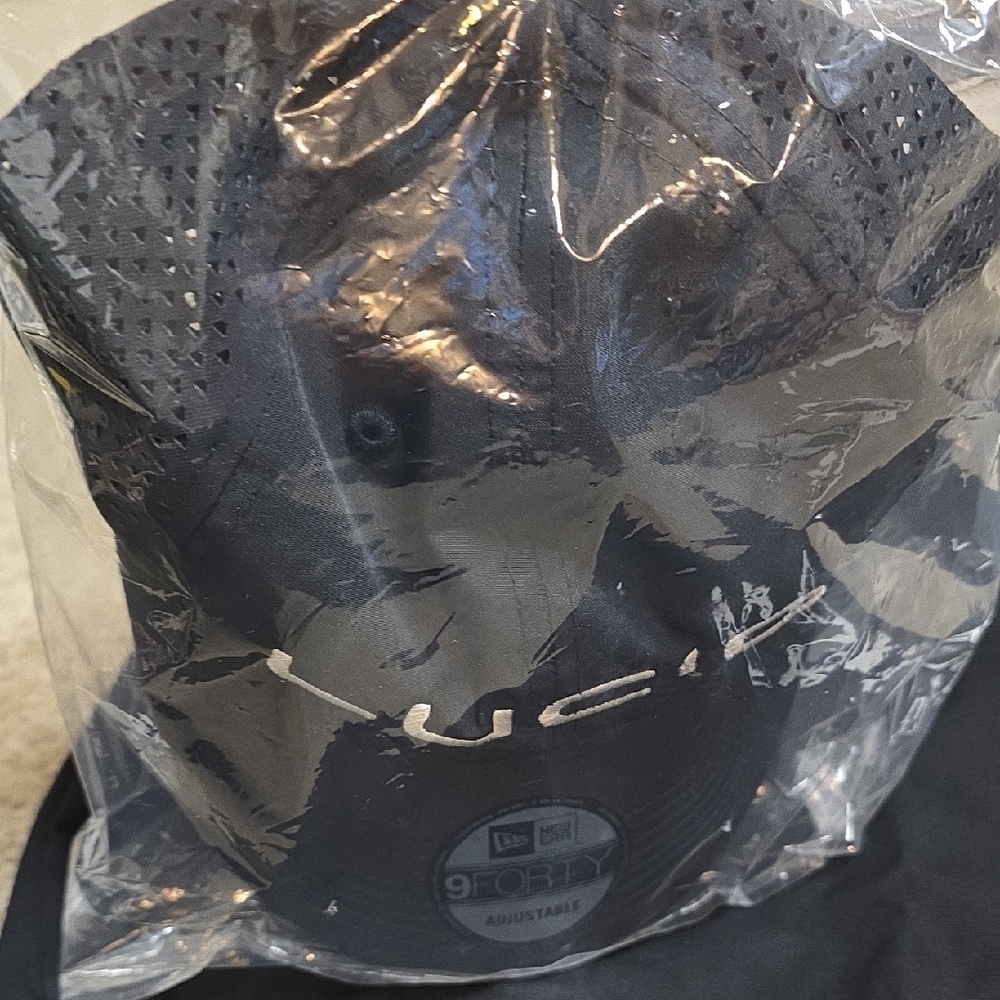 Lucid Automotive  Black Tote Bag, Hat, Notebook, and Mug Set - Picture 5 of 8